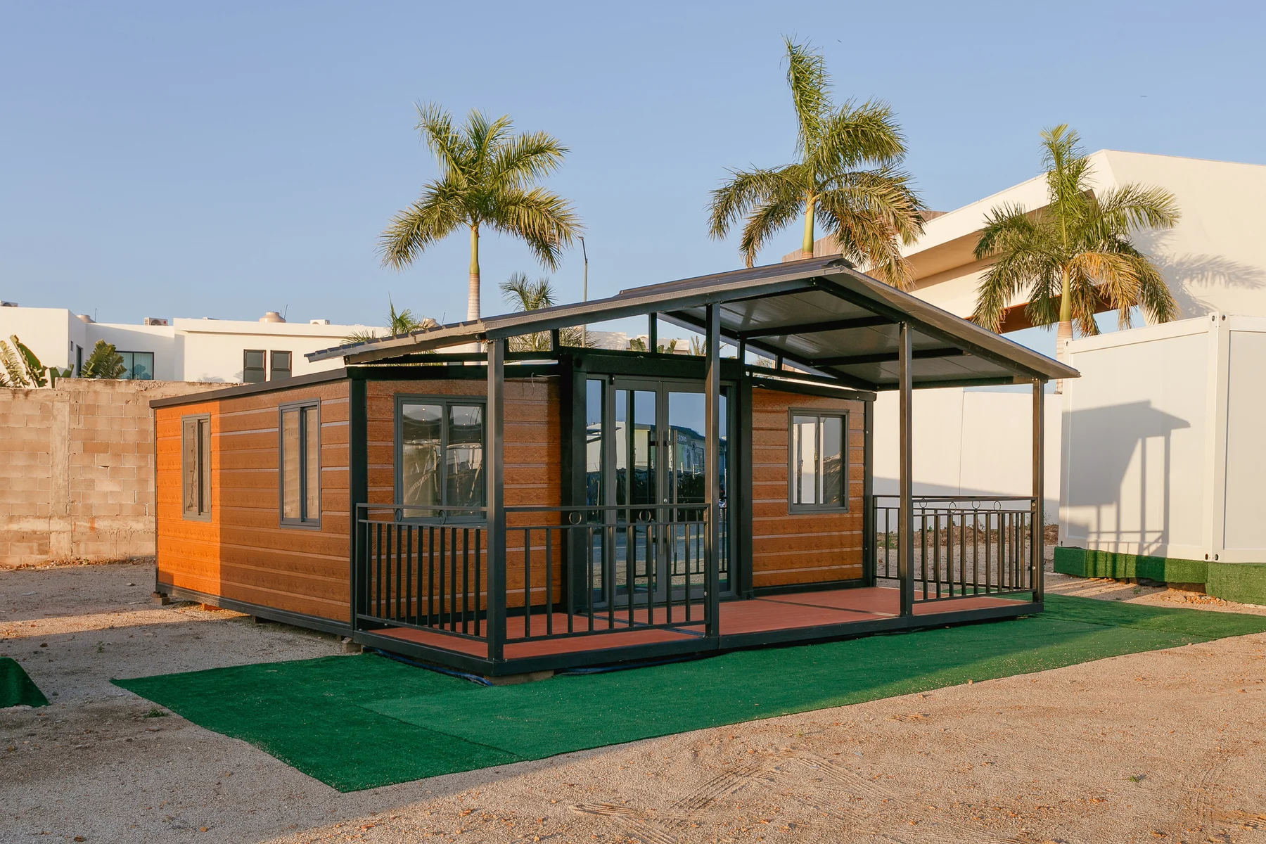 Modelo Bosko real en el showroom de Folding Houses